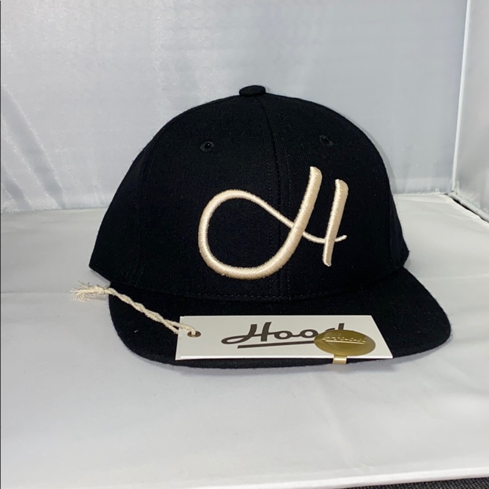 H Snapback